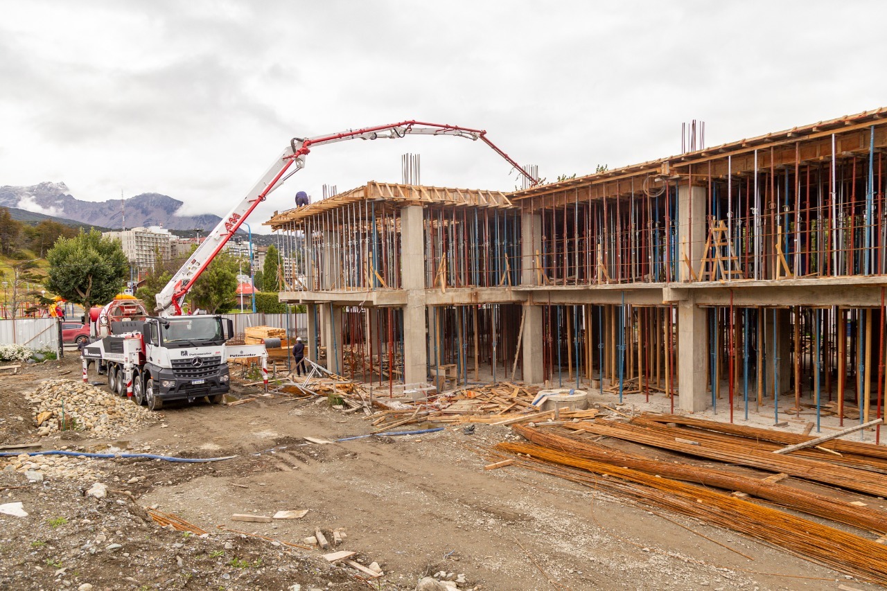 Avanza el hormigonado de la ampliación del Hospital Regional Ushuaia