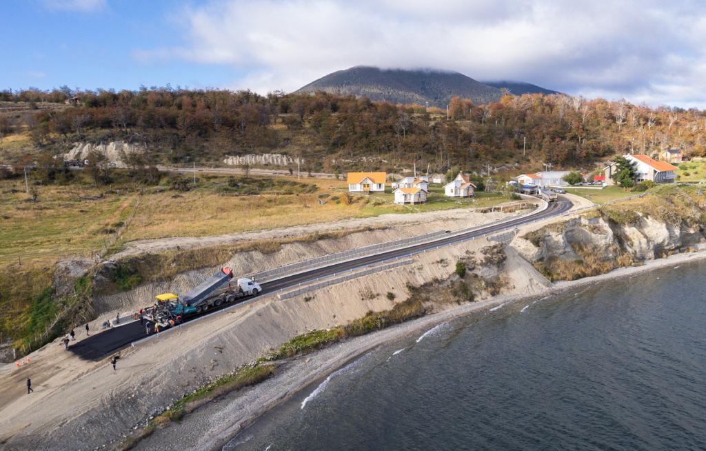 Melella recorrió la obra Ruta Provincial N°1 “Cabecera del Lago Fagnano”