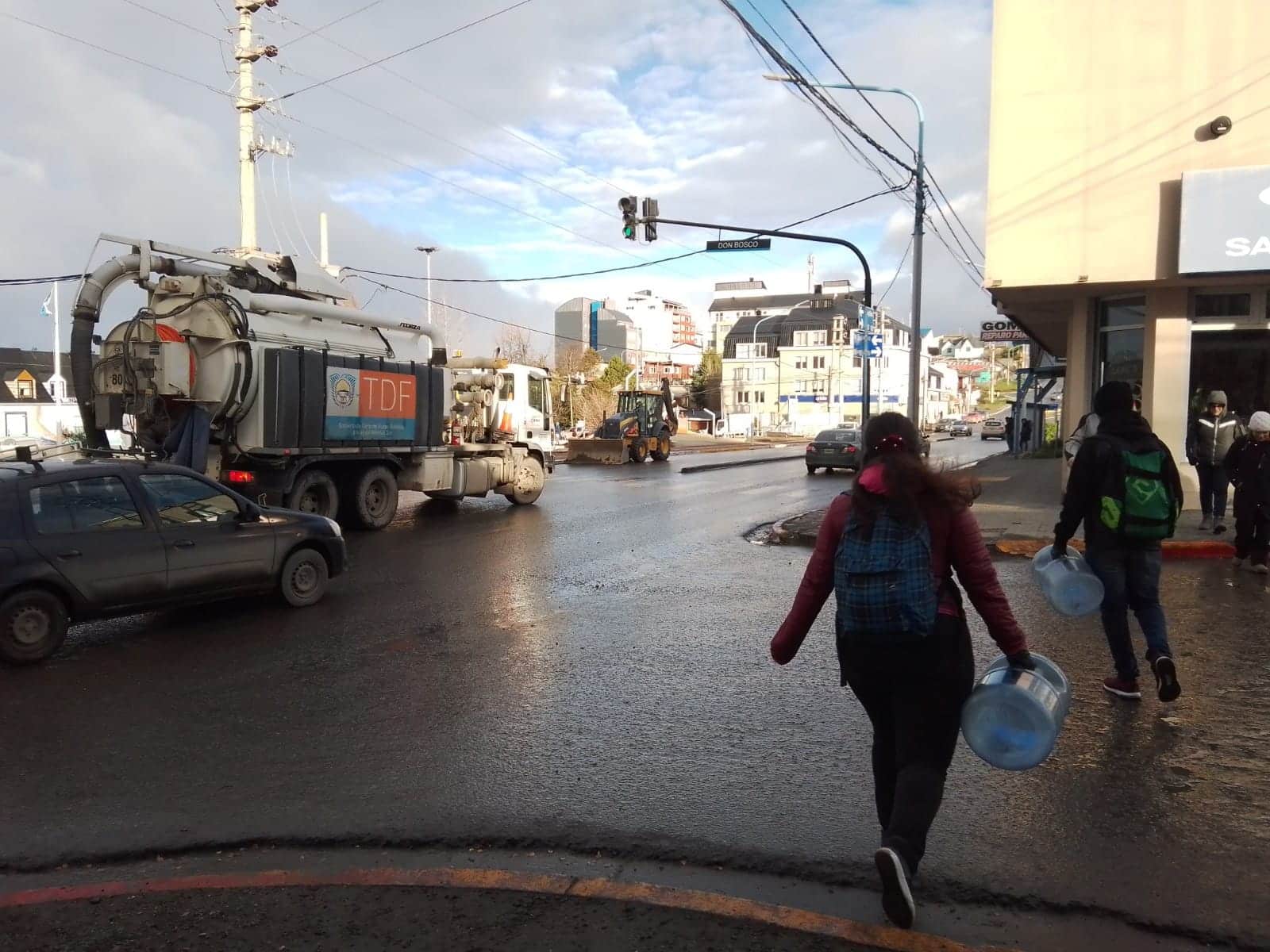 Personal de la DPOSS trabaja para solucionar la falta de agua