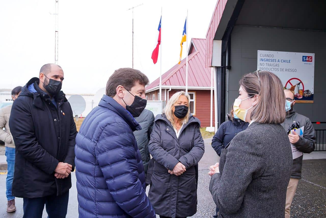 Melella se reunió con la delegación chilena en el paso fronterizo San Sebastián