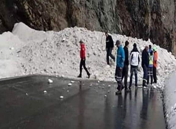 Tras el derrumbe de nieve, el Paso Garibaldi ya está despejado