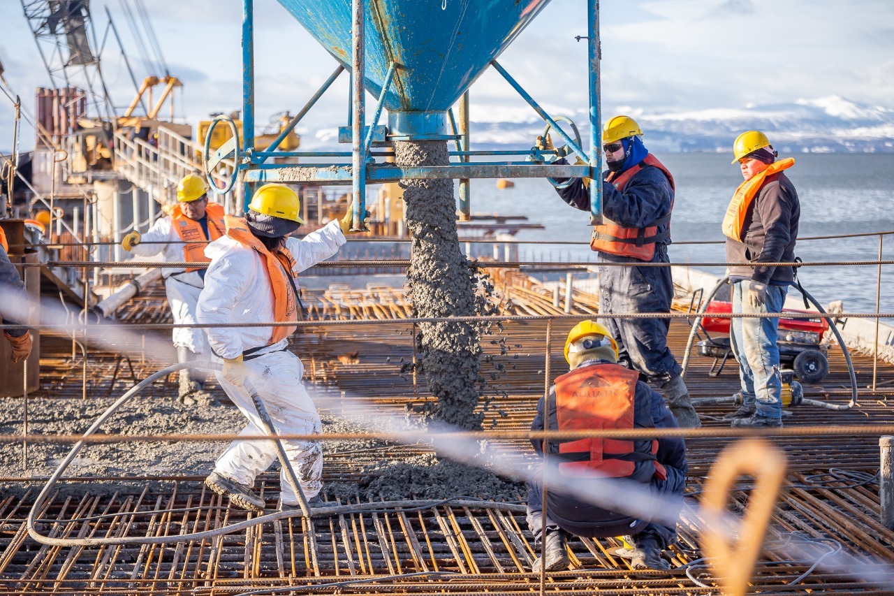 Avanza la obra de ampliación del muelle del puerto