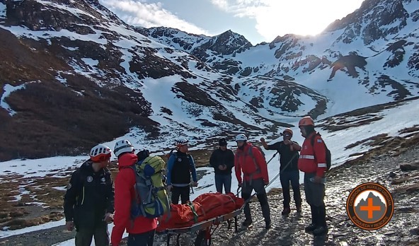 Rescatan a una mujer lesionada en la zona del Martial