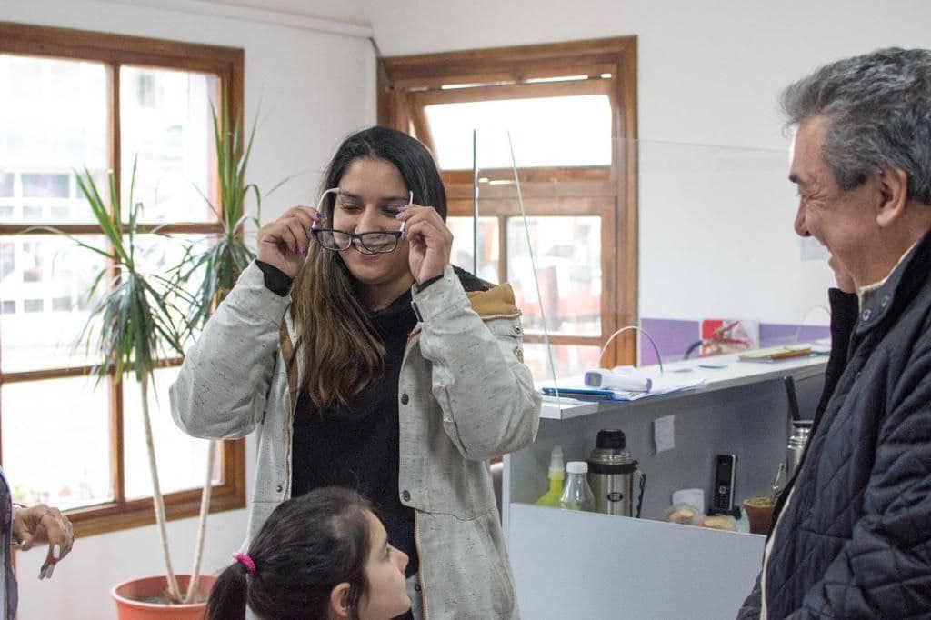 Continúa la entrega de anteojos recetados