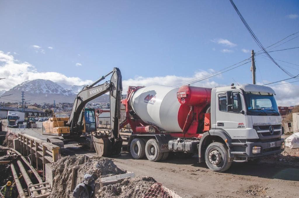 Puente de Arroyo Grande: Comenzó el hormigonado para la colocación alcantarillas