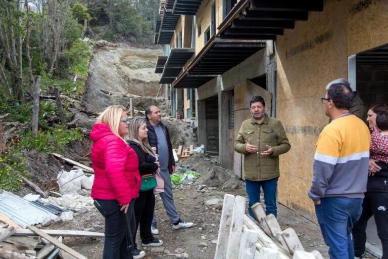 Recorren los avances de obras y terrenos otorgados a Cooperativas y mutuales