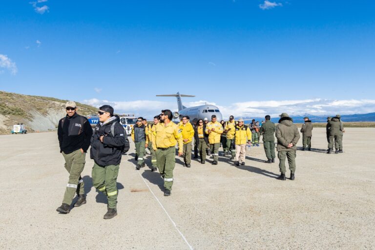 Arribaron los brigadistas nacionales y llegarán helicópteros helibalde y aviones hidrantes