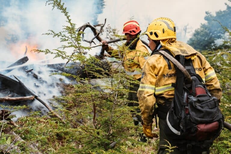 Tolhuin: El incendio continúa contenido