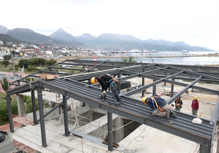 Comenzó el techado de la ampliación del Hospital Regional Ushuaia