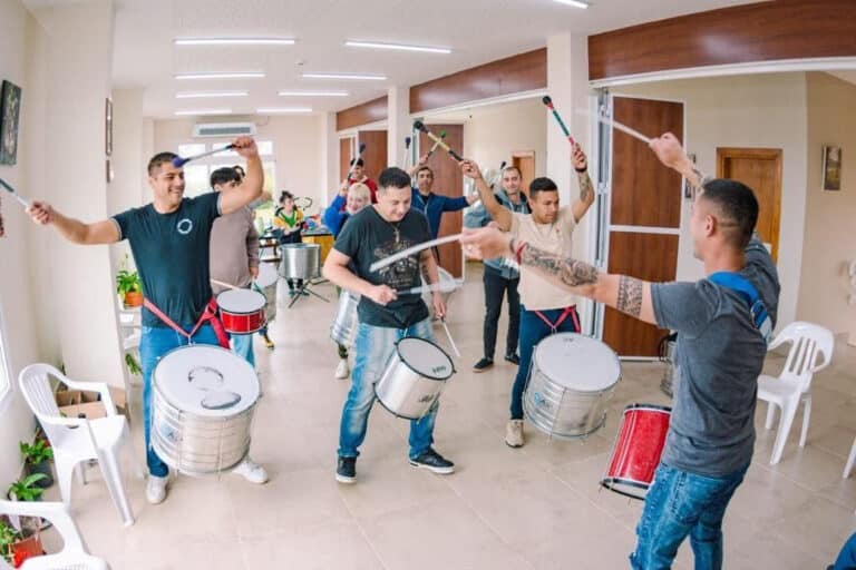 La «Familia del Tambor» cerró el año con una presentación musical