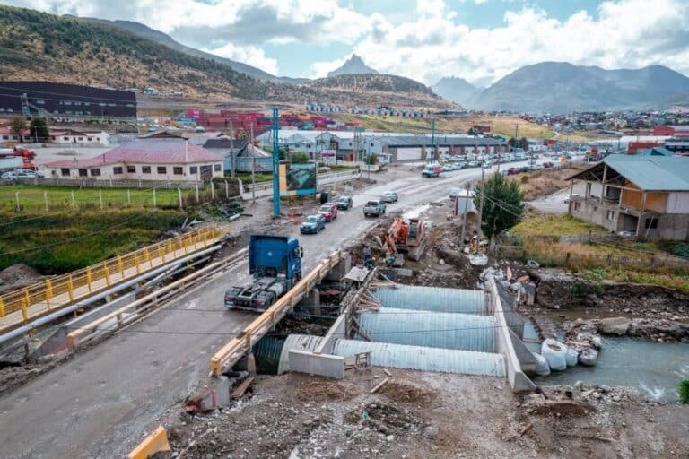 El nuevo puente del arroyo grande agilizará el tránsito de Perito Moreno