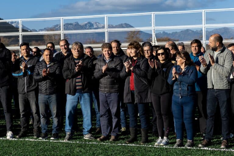 Se inauguró la cancha de fútbol de césped sintético «Estadio Islas Malvinas»