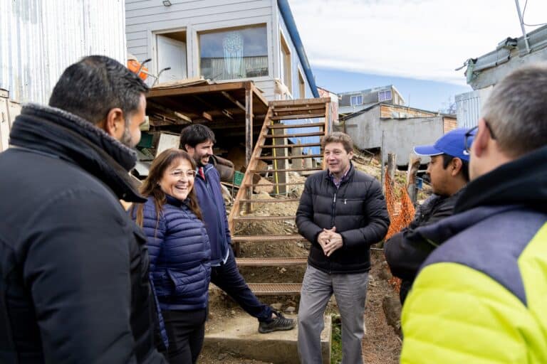 Melella recorrió la obra de redes y agua en el Barrio La Bolsita