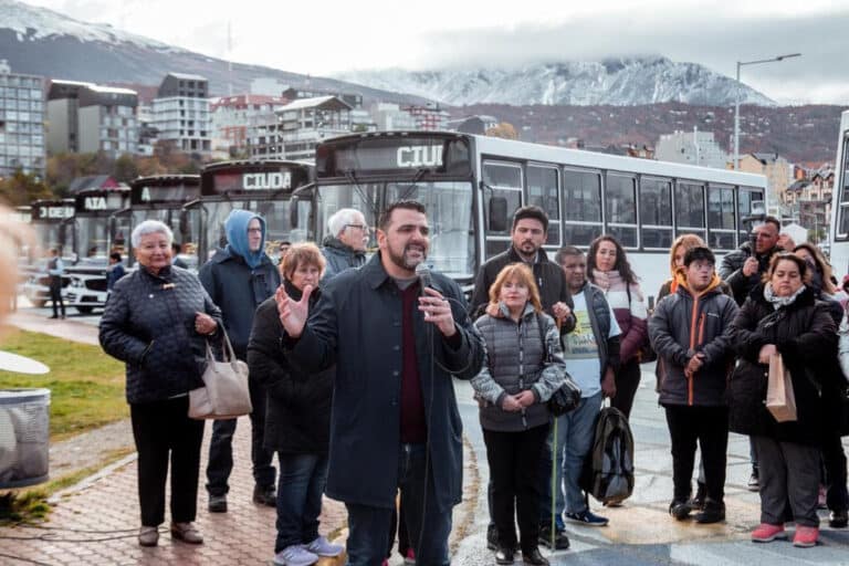 Presentaron los ocho colectivos 0km para el transporte público