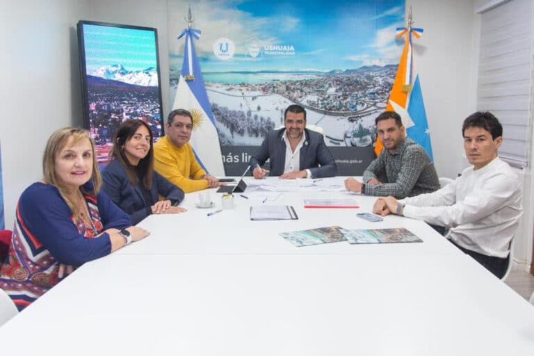 Vuoto firmó el convenio para la realización de tres obras para Ushuaia