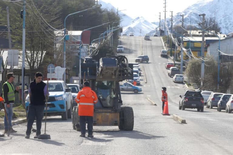 Continúan los trabajos de fresado en la calle Magallanes