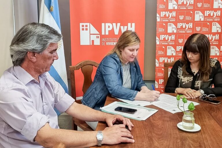 IPVYH y Salud firmaron un convenio para favorecer el arraigo de profesionales