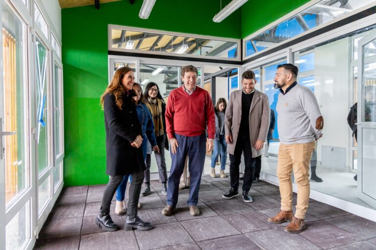 La ministra Tolosa Paz recorrió la obra de uno de los Centros de Desarrollo Infantil