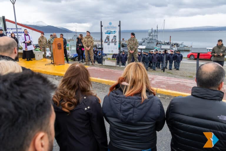 Homenaje: 44 héroes del ARA San Juan en patrulla eterna