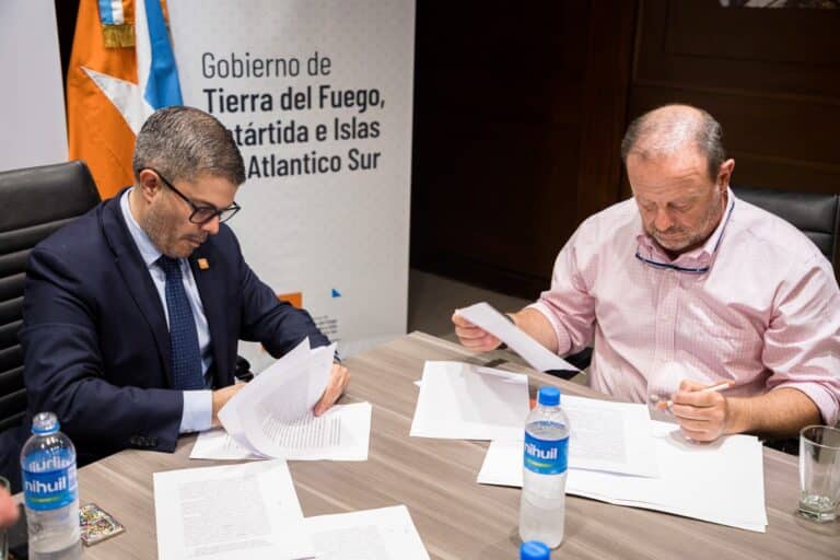 Firman convenio con el Grupo Mirgor para fortalecer la logística antártica