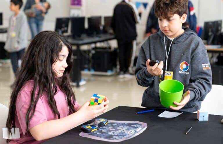 Se realizó el primer Torneo de Cubing en el Polo Creativo