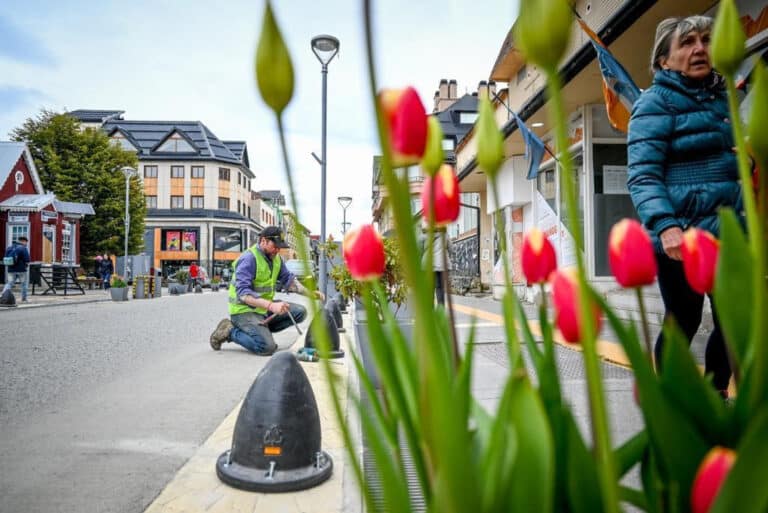 Llegó un moderno mobiliario urbano en la ciudad