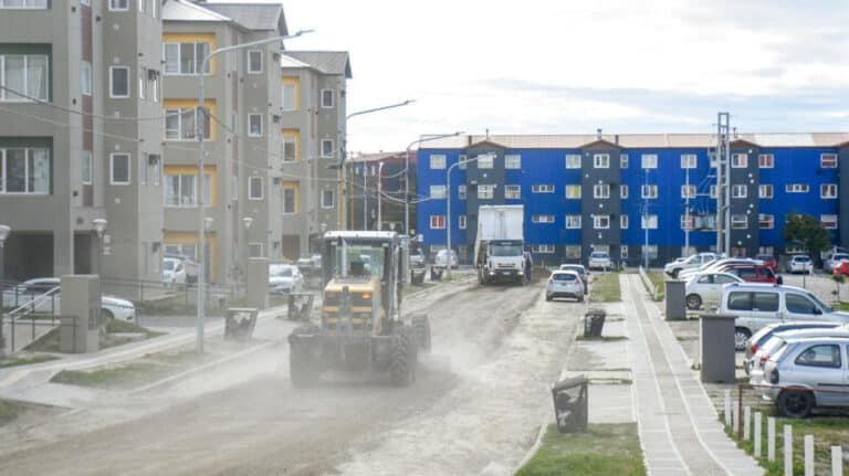 Realizan mejoras en la calle Quinquela Martín del Barrio Procrear