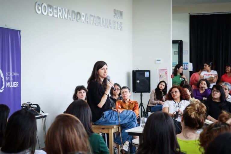 Se presentaron los libros «Intensas» y «¿El amor es o se hace?»