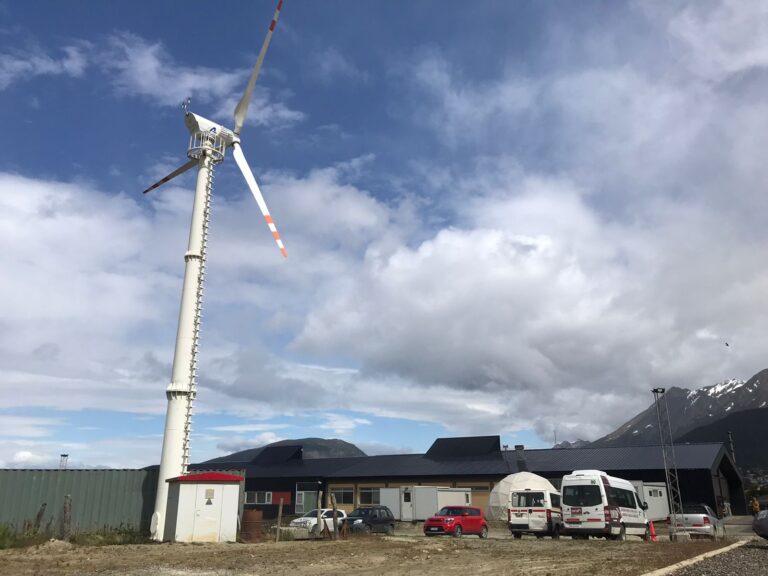 Expertos evalúan el desempeño de la Turbina eólica de la UNTDF