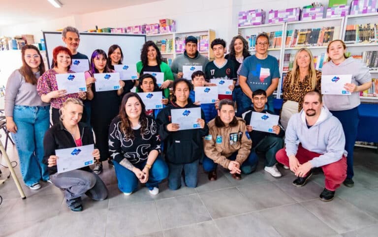 Alumnos y docentes fueron reconocidos por su compromiso con la Causa Malvinas