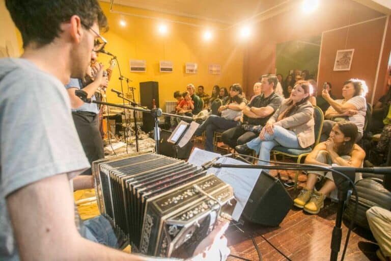 Se realizo la presentación acústica de «Canciones Latinoamericanas»