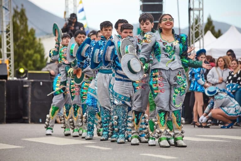 Carnavales, un espectáculo de música y baile en la Avenida Maipú