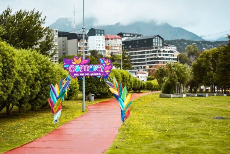 Paseo de las Rosas y la Antigua Casa Beban celebra el carnaval