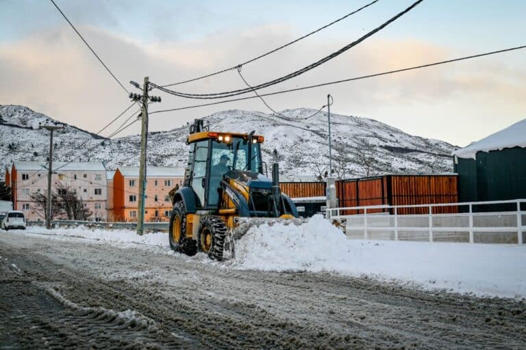 Realizan limpieza de la ciudad ante la intensa nevada