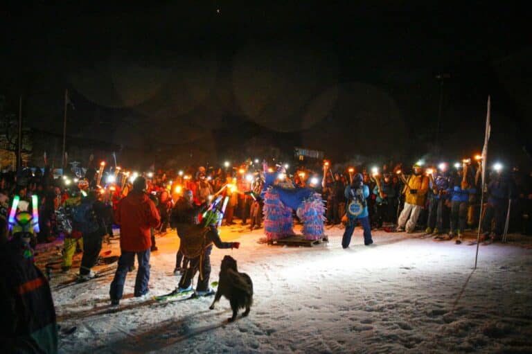 Este sábado se realizará la bajada con antorchas en el Glaciar Martial