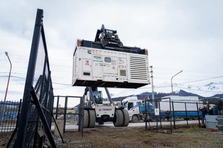 Arribaron a Ushuaia los primeros tres equipos móviles para reforzar la generación de energía