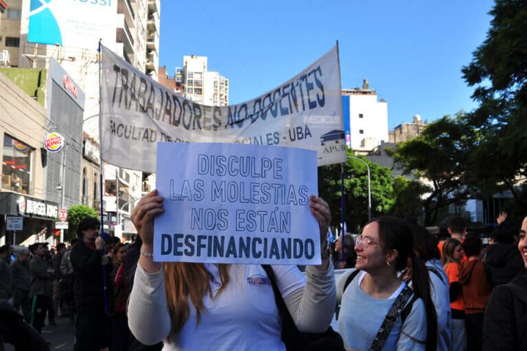 Cómo se derrumbaron los salarios de las Universidades Nacionales