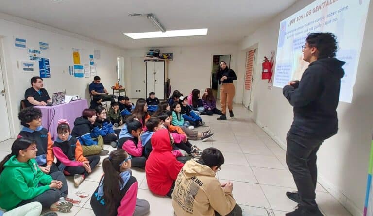 Charlas informativas de ESI en instituciones educativas