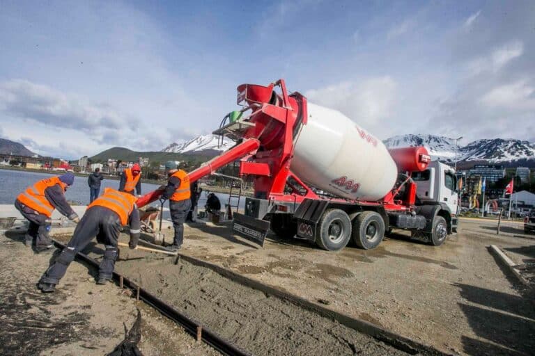 Continúan los trabajos en la obra sobre la pasarela “Luis Pedro Fique”