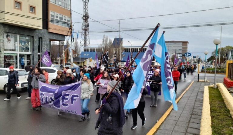 Festival de paros y desobligaciones en las escuelas fueguinas