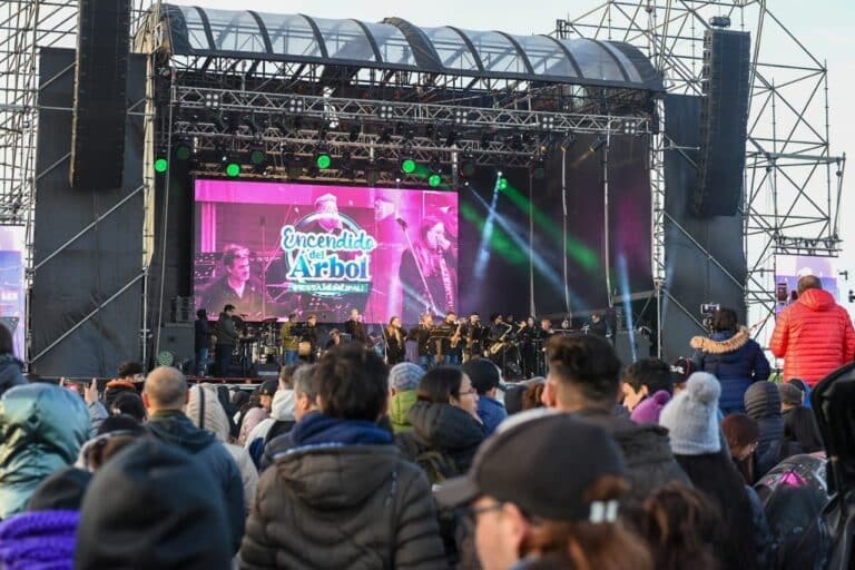 Encendido del árbol: Música, gastronomía y actividades recreativas