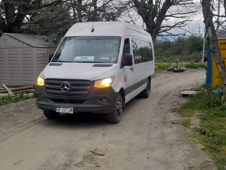 Comenzó el servicio de transporte público de pasajeros en el Barrio Dos Banderas